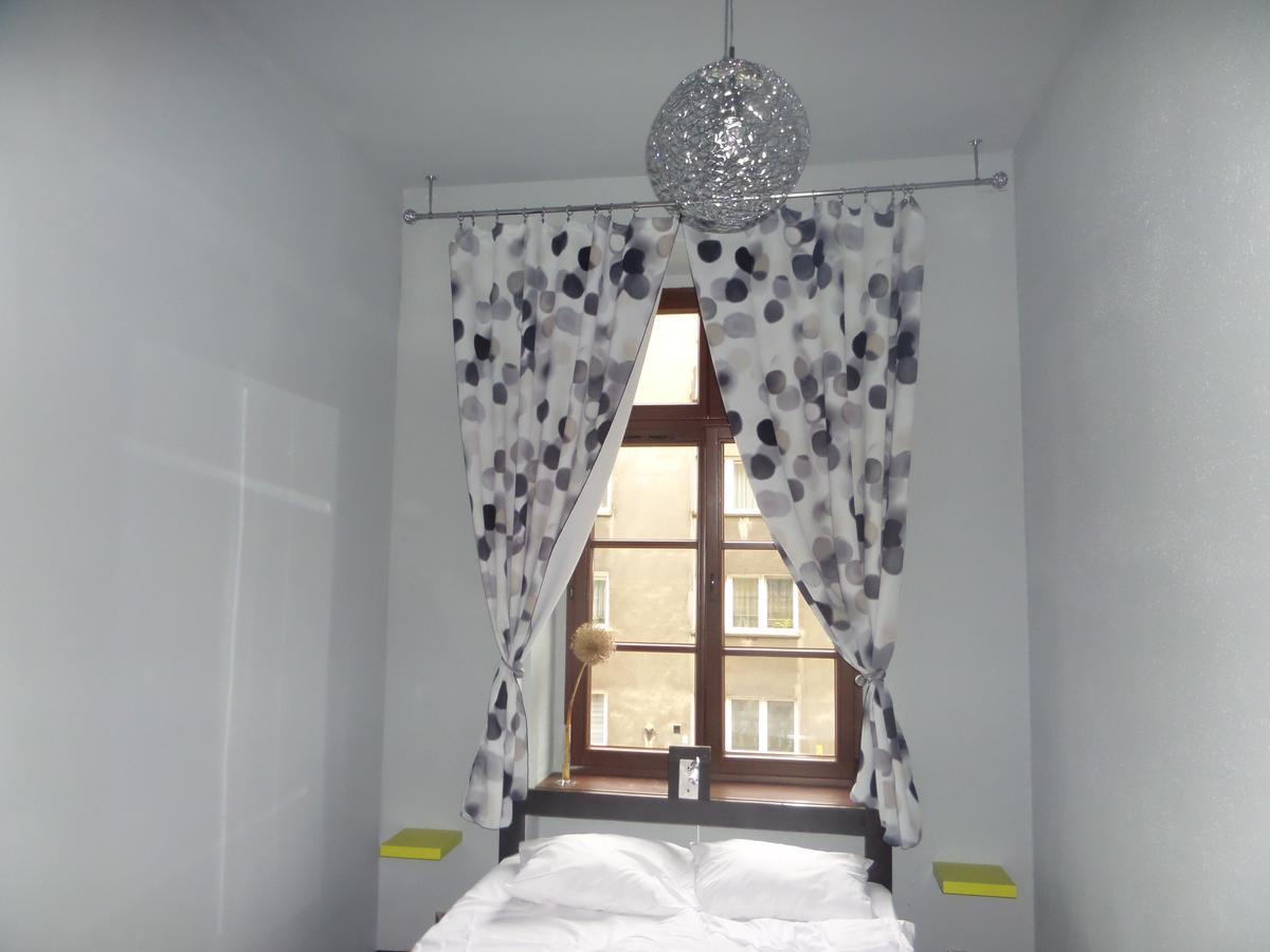 Incepcja 33 Hostel Wroclaw Bagian luar foto