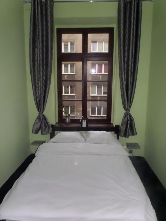 Incepcja 33 Hostel Wroclaw Bagian luar foto